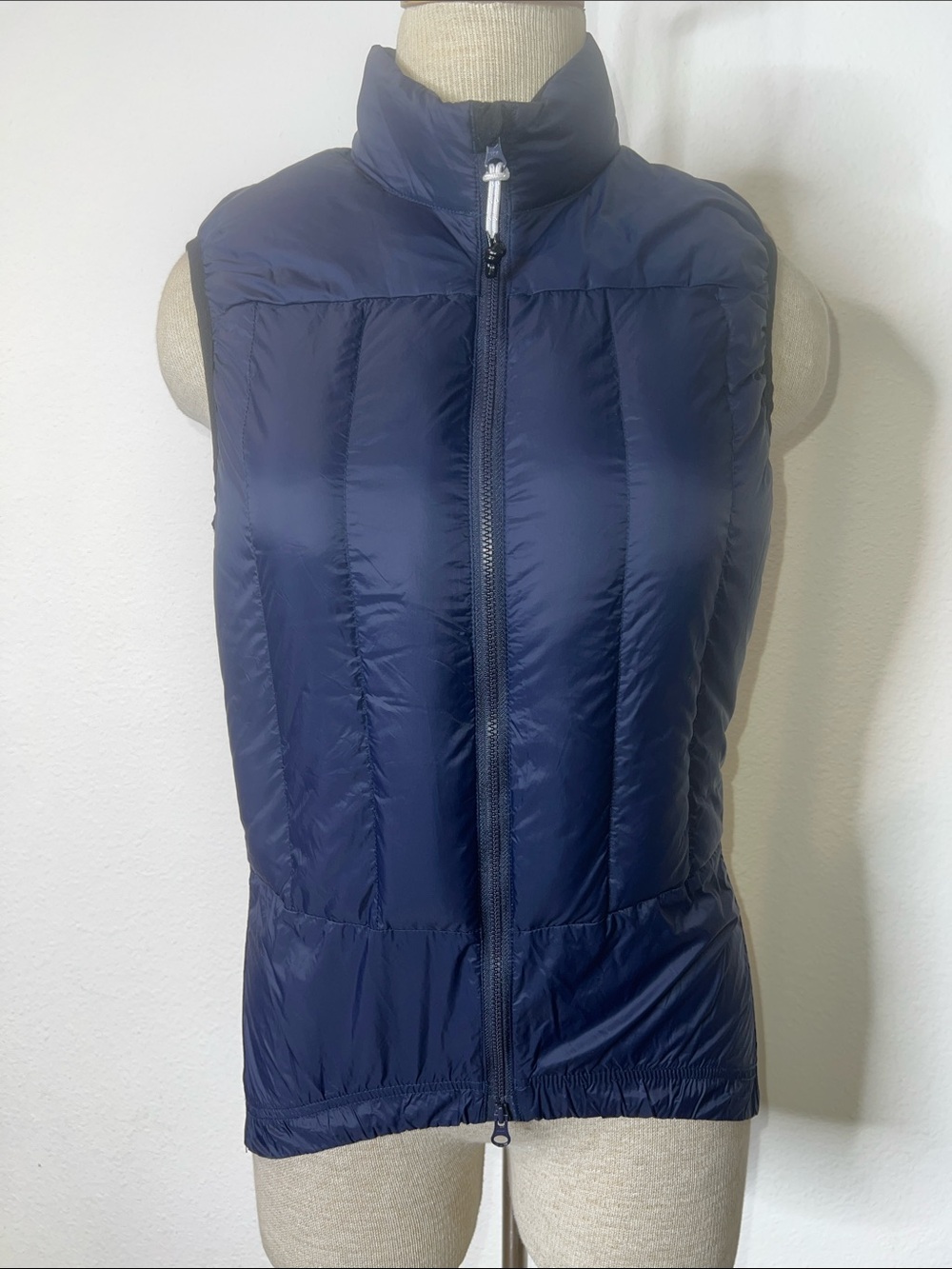 Cafe Du Cycliste Lightweight Navy Down-Style Puffer Vest - Women